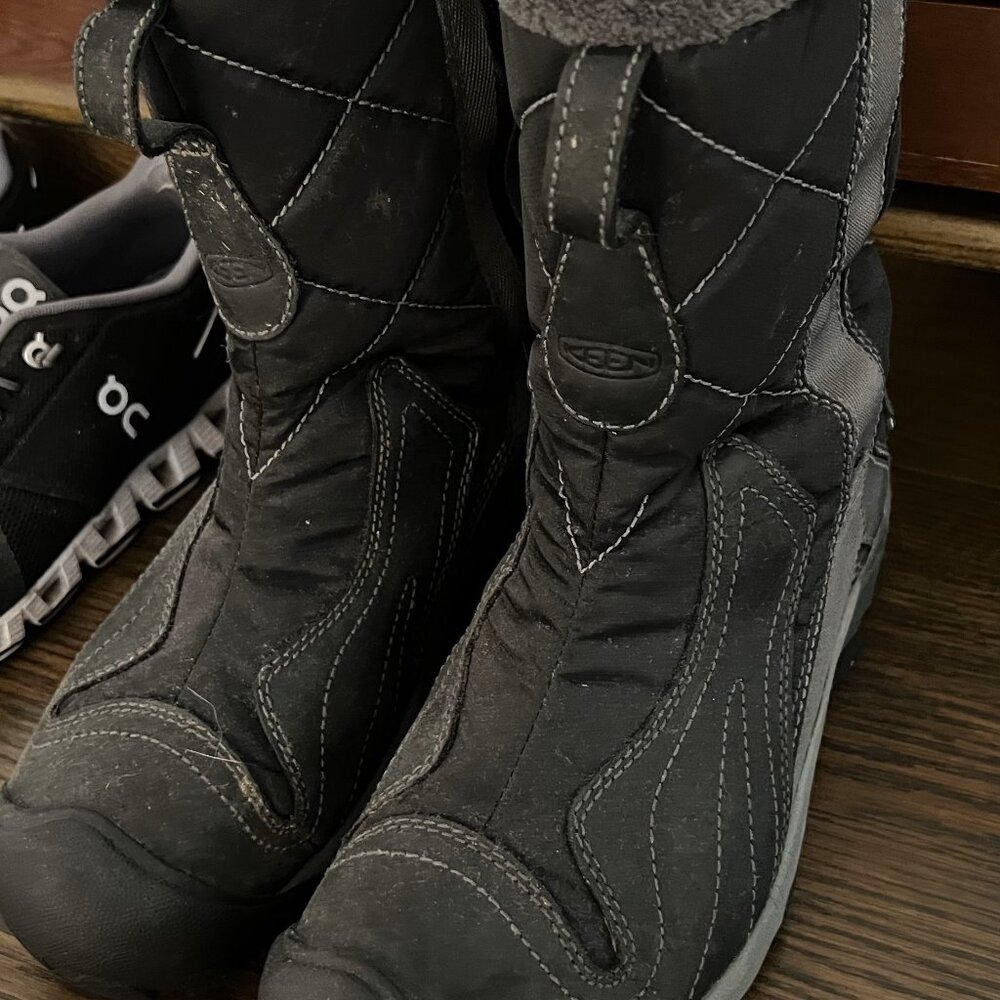 Keen winter boots (size 8.5)
